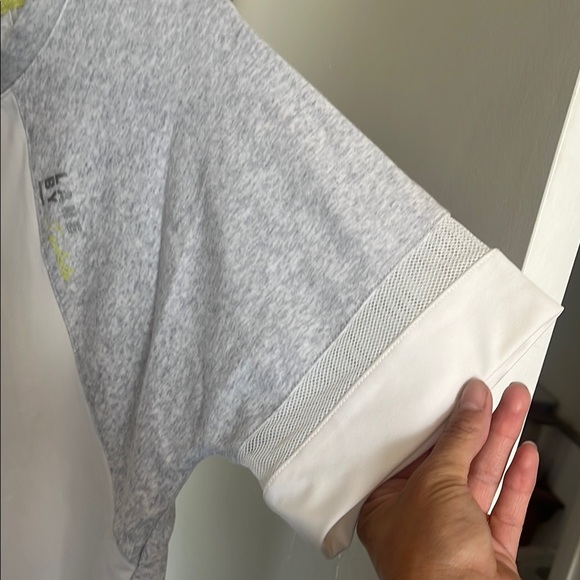 Lane By Sporty Gray and White Top - Picture 4 of 6